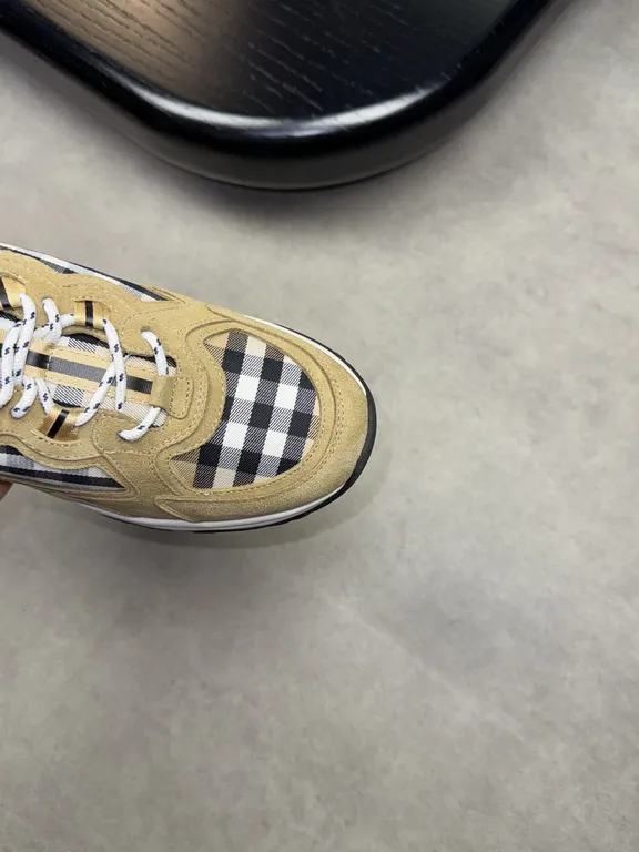 Burberry Shoe 